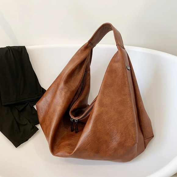 NWOT- Vegan leather hobo bag - Picture 4 of 6